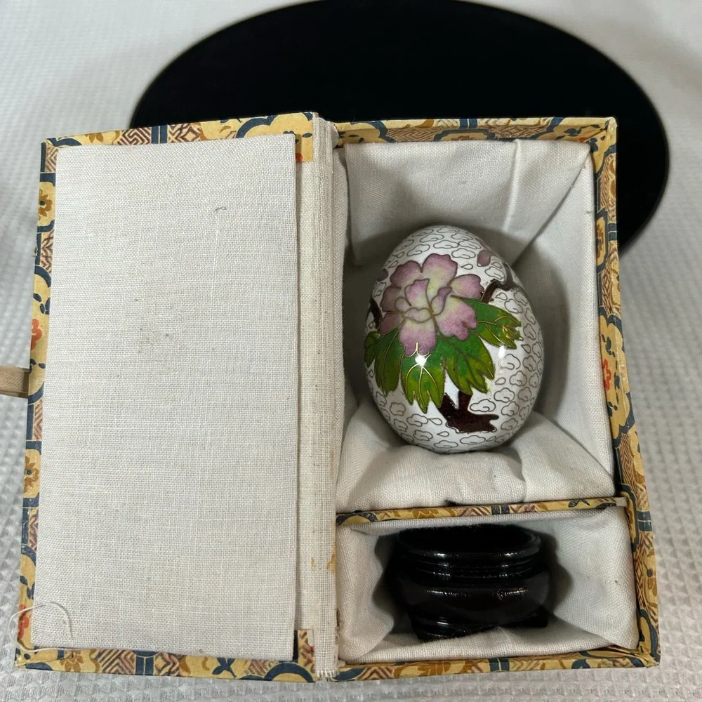 Vintage Cloisonné egg with floral theme - Picture 4 of 8